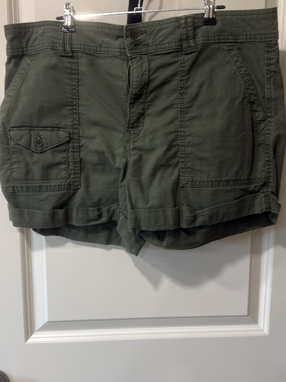 Time and Tru Olive Green Cargo Women’s Shorts